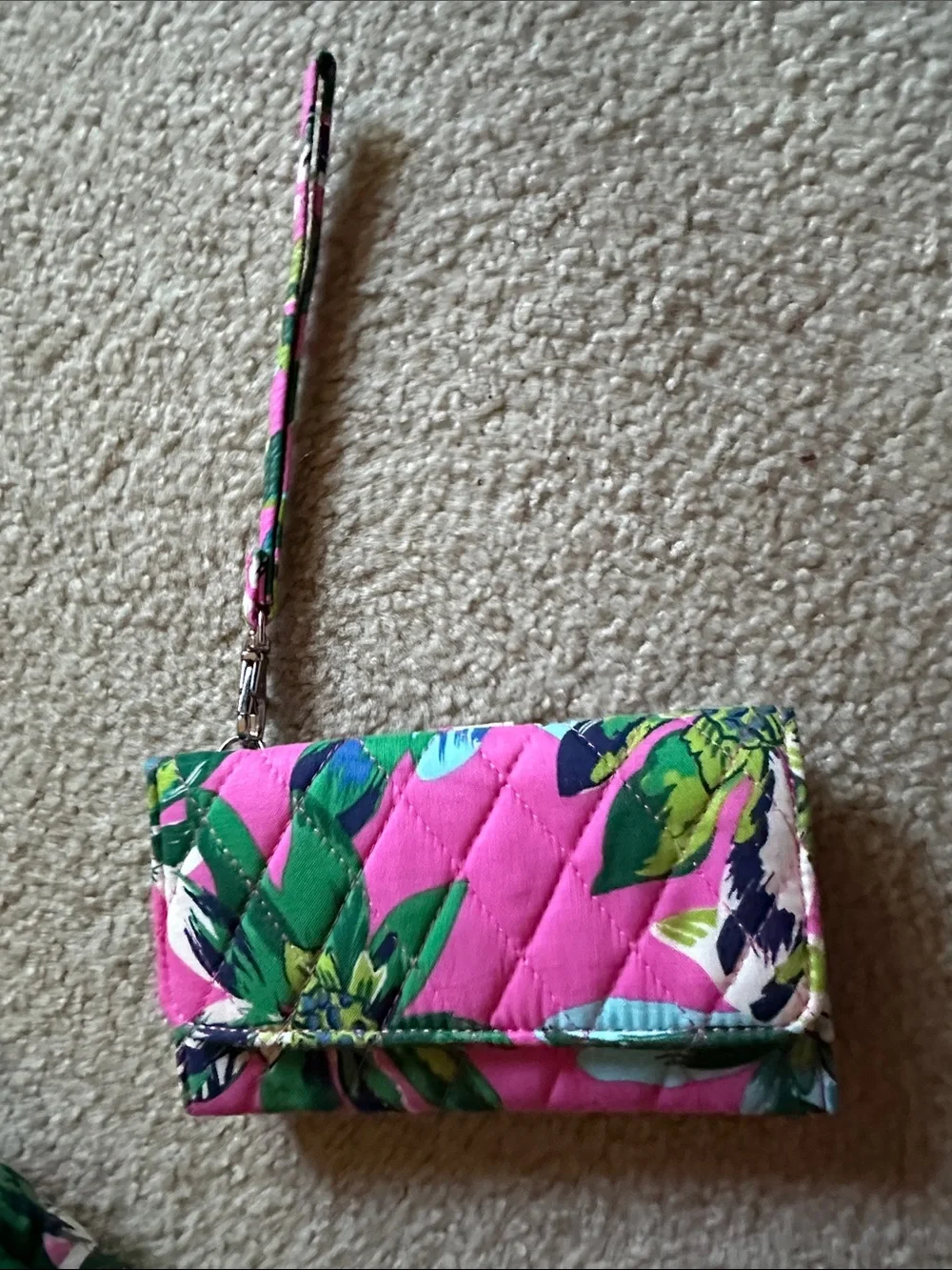 Vera Bradley Pink Green Floral Quilted Wallet brand new - Picture 2 of 8